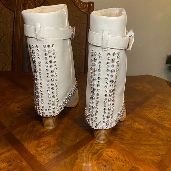 Elegant Cream Ankle Boots with Rhinestone Detailing - Picture 7 of 12